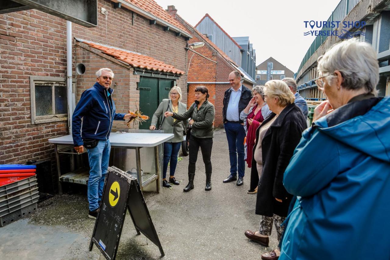Prachtig Gelegen Vrijstaand Landhuis Hansweert Exterior foto